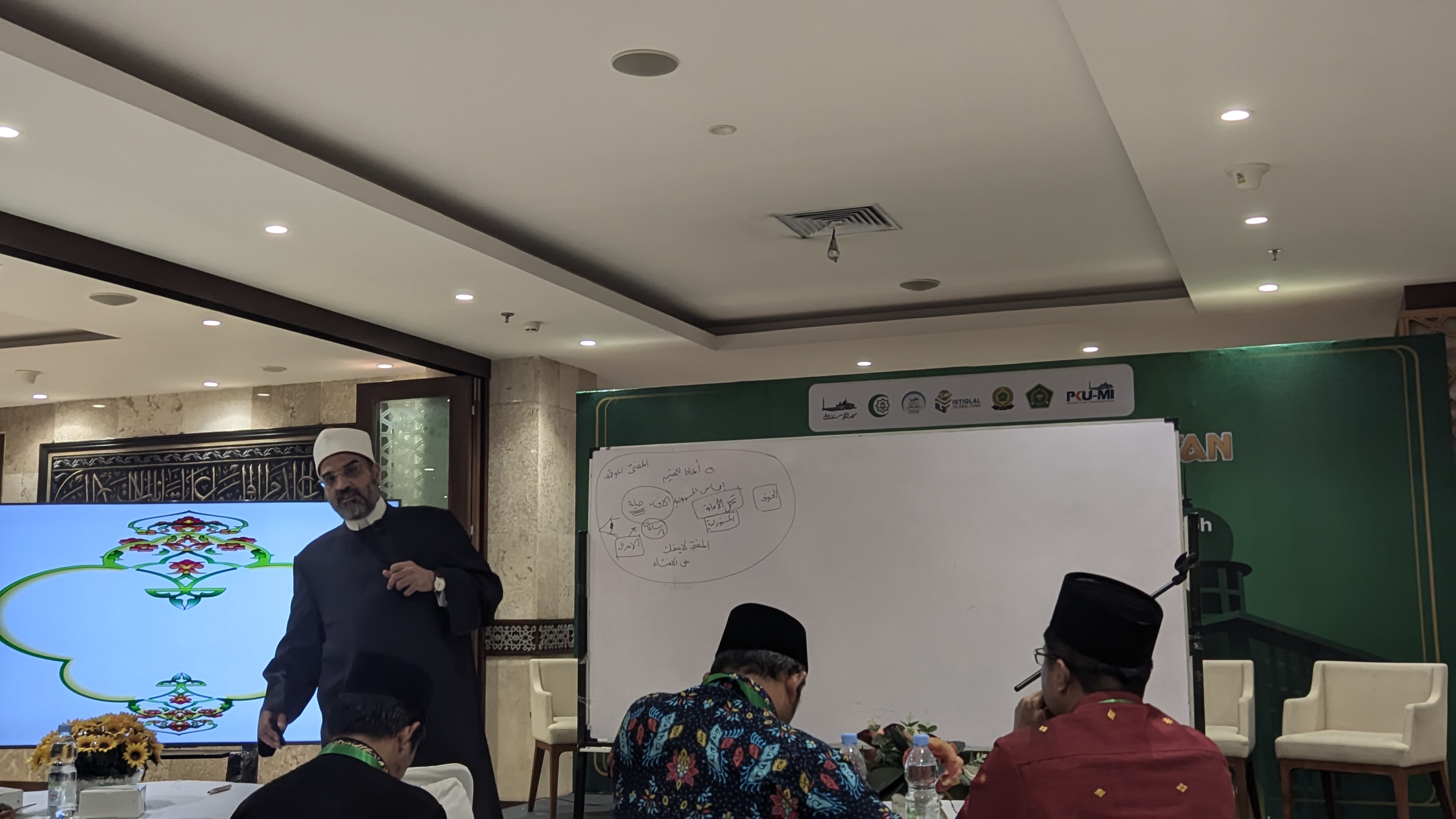 Latih Kader Konsultan Fatwa, Syekh Amr Wardani Tekankan Profesionalisme Mufti: IPIM Jatim Turut Hadir